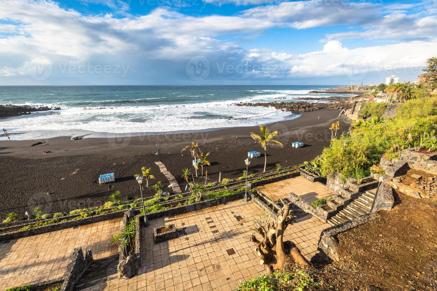 de kust av atlanten hav i puerto de la cruz, ett av de mest populär turistiska städer, kanariefågel öar, Spanien foto