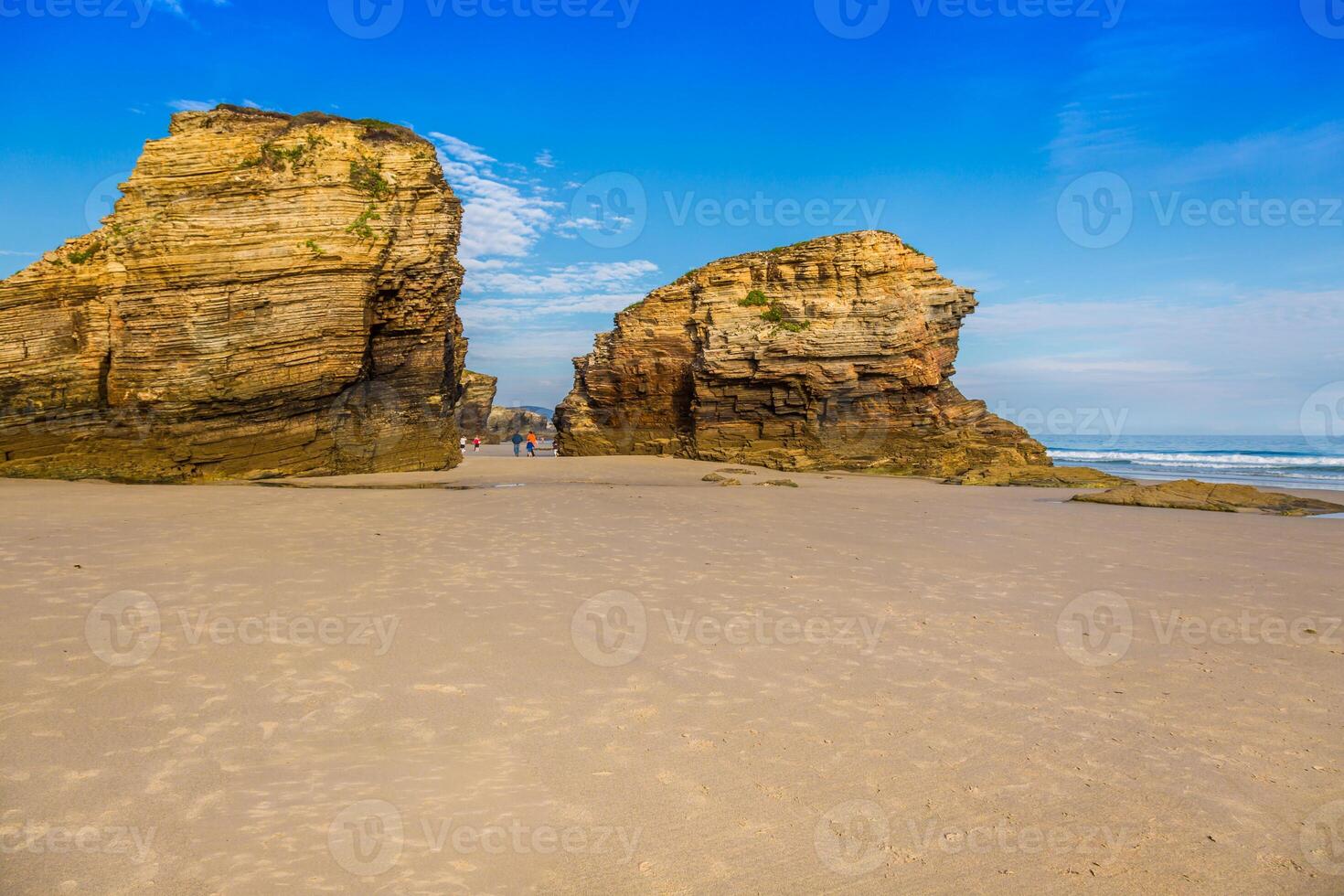 känd spanska destination, katedraler strand playa de las catedrales på atlanten hav foto