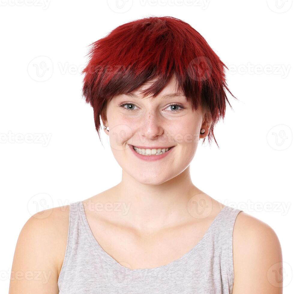 Lycklig ung kvinna med kort hår foto