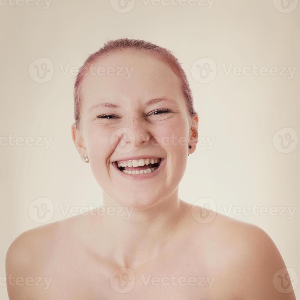 ung kvinna skrattande foto
