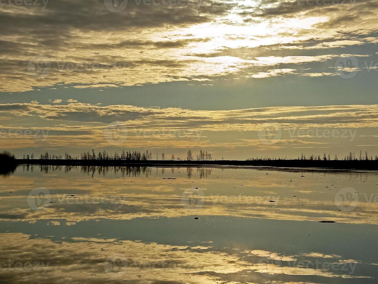 landskap av de solnedgång. skön himmel. de färger av solnedgång. foto