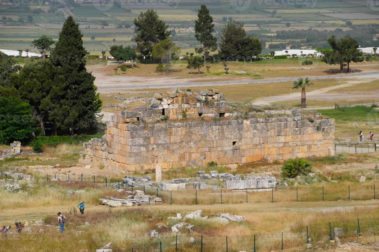 antik ruiner och kalksten block i hierapolis, Kalkon. gammal stad. foto