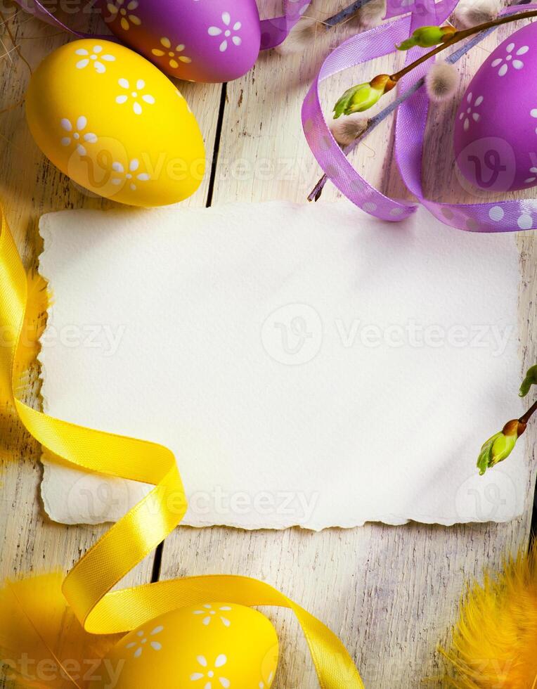 konst påsk hälsning kort med påsk ägg foto