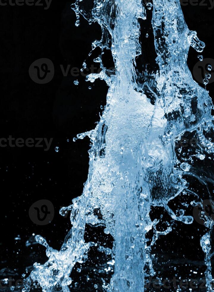 fragment av blå vattenfall, naturlig bakgrund foto
