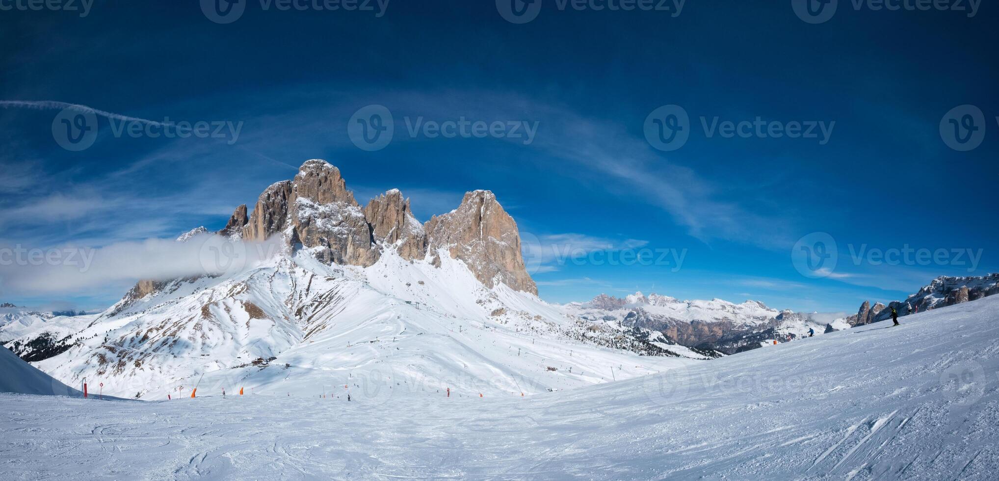 åka skidor tillflykt i dolomiterna, Italien foto