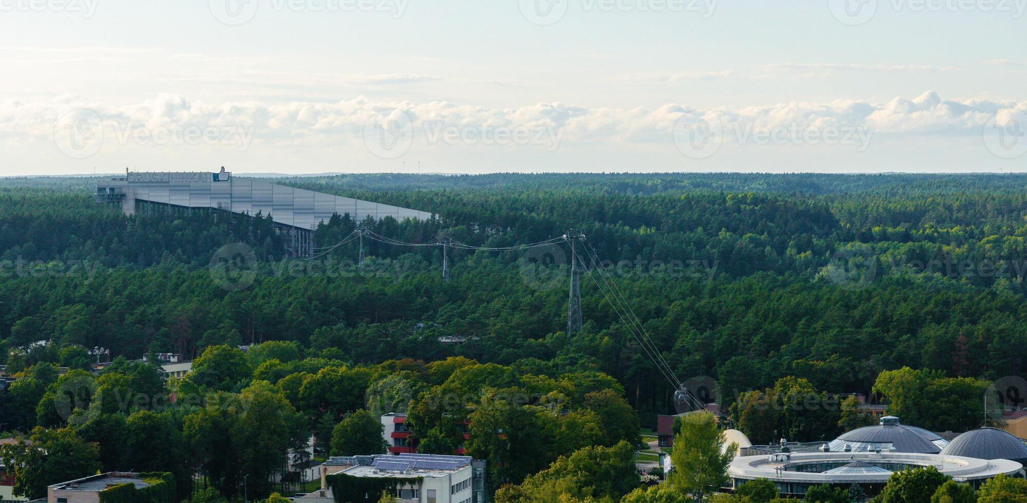 antenn panorama- se av lithuanian tillflykt druskininkai foto