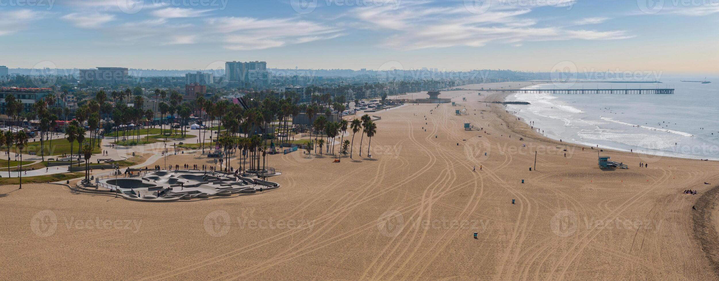 skridsko styrelse parkera i Venedig strand på solnedgång, Kalifornien, USA foto