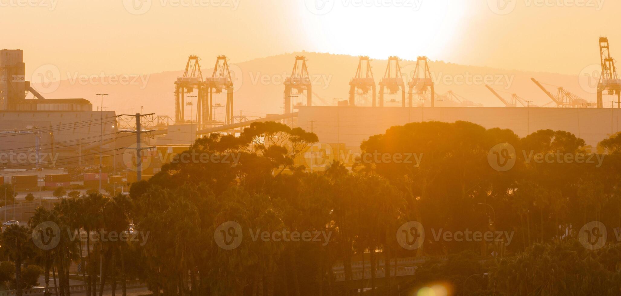 tusentals av frakt behållare i de hamn av lång strand nära los angeles Kalifornien. foto