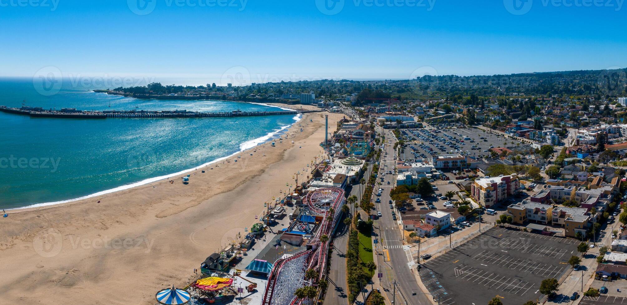 antenn se av de nöje parkera i santa cruz strand stad. foto