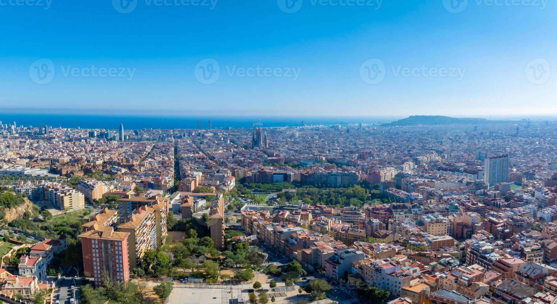 antenn se av barcelona stad horisont. foto