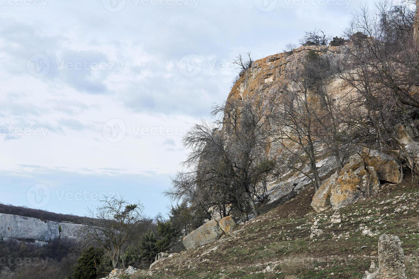 vinter- landskap av central crimea med klippig klippor på de kant av de cuesta foto