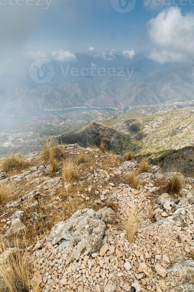 en se av de dalar omgivande istan från de berg av marbella foto