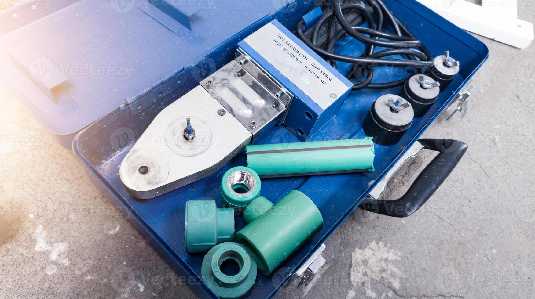 rörmokare svetsning verktyg uppsättning för ppr rör anslutning.industriell rörmokare varm vatten typ förbindelse. foto