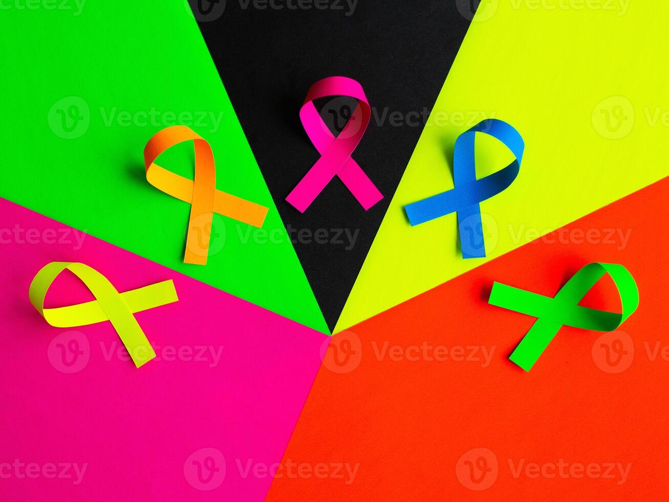 värld cancer dag bakgrund. färgrik band, cancer medvetenhet. foto