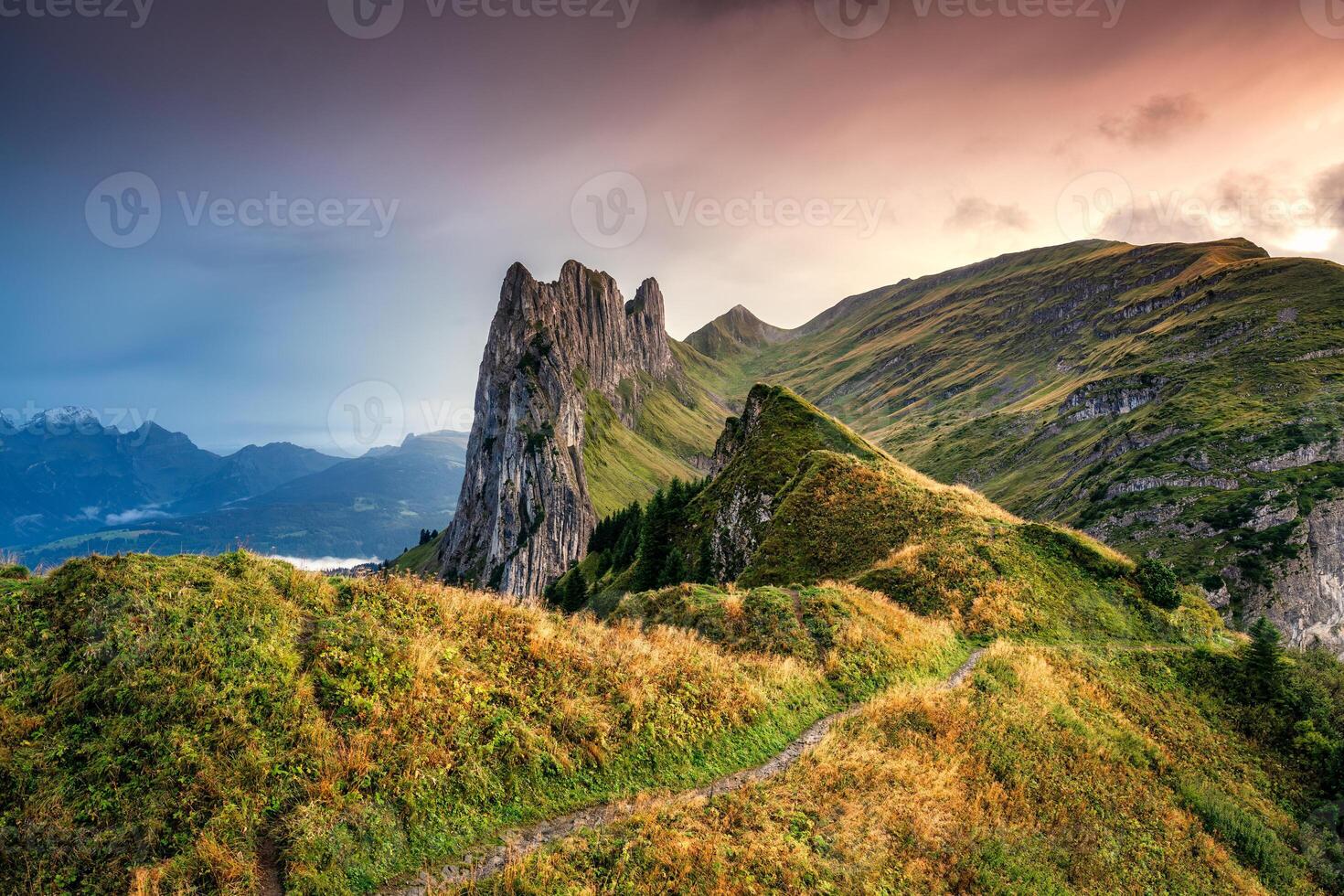 klippig berg bergsrygg av saxer tur i höst på appenzell, schweiz foto