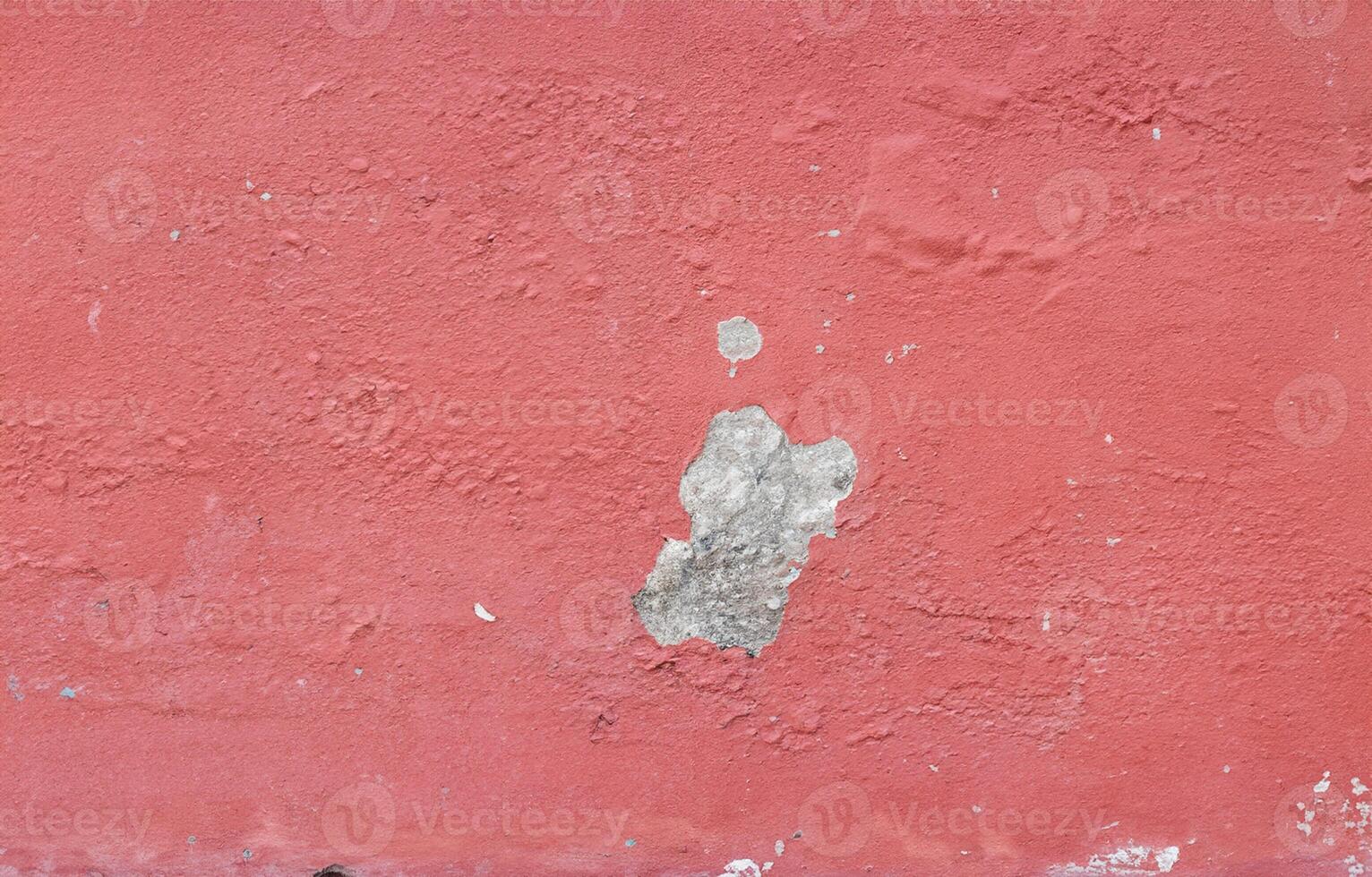 texturerad wainscoting vägg paneler med knäckt måla pommes frites faller av. antik gammal åldrig målad Avsluta. bedrövad byggnad vägg. bakgrund och textur foto
