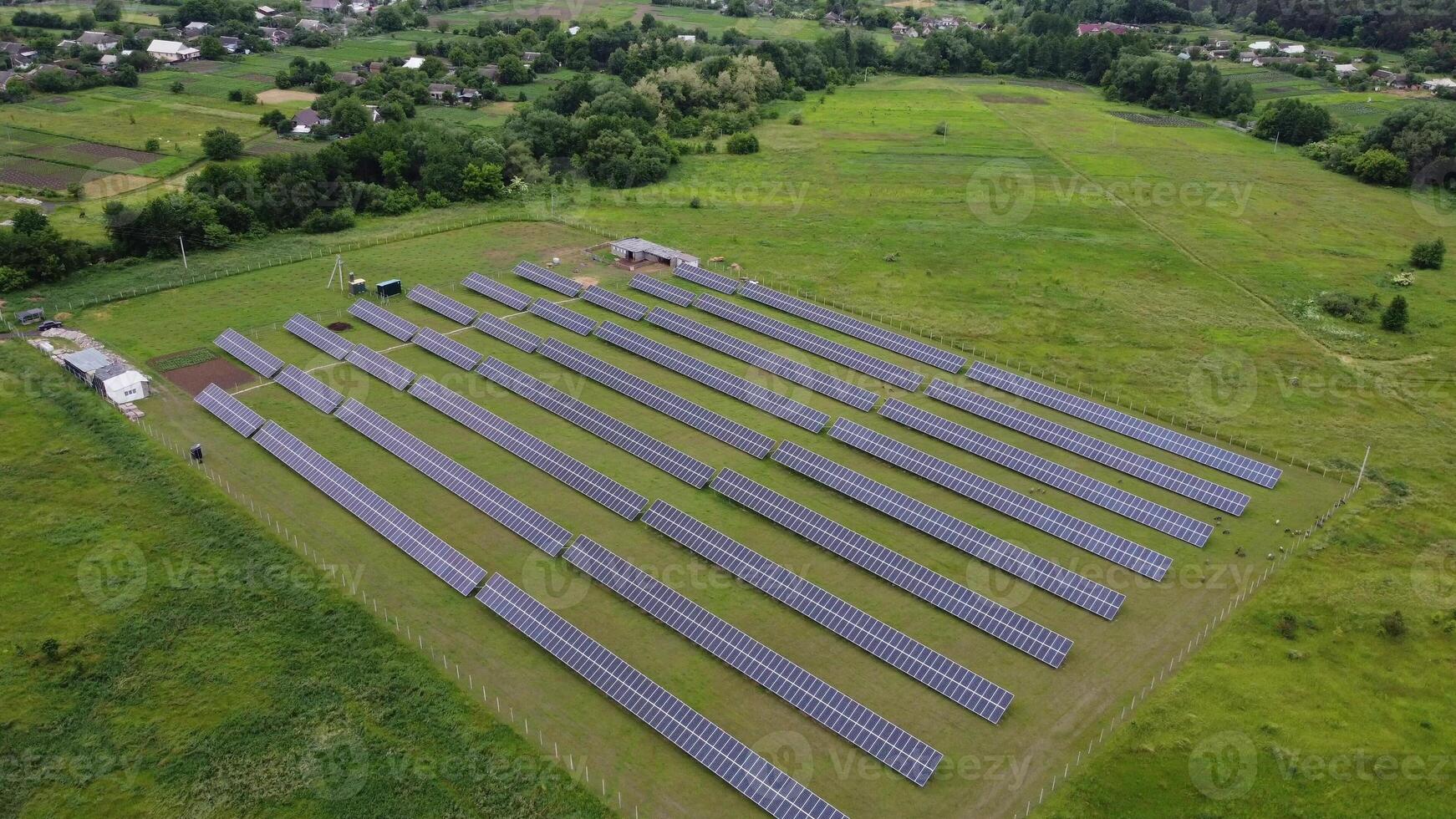 antenn se av sol- kraft station, antenn topp se av sol- bruka foto