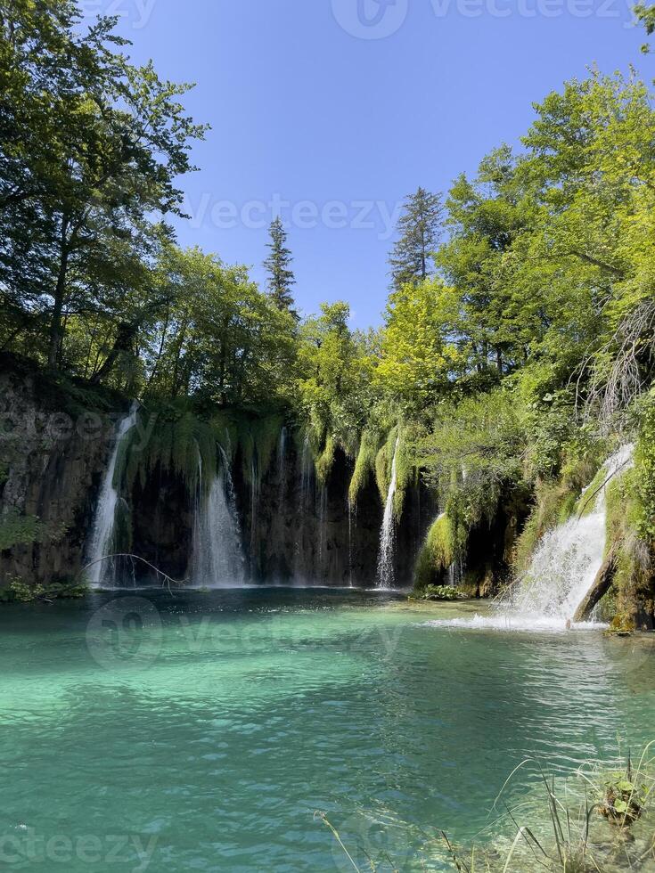 vattenfall i plitvice nationalpark foto