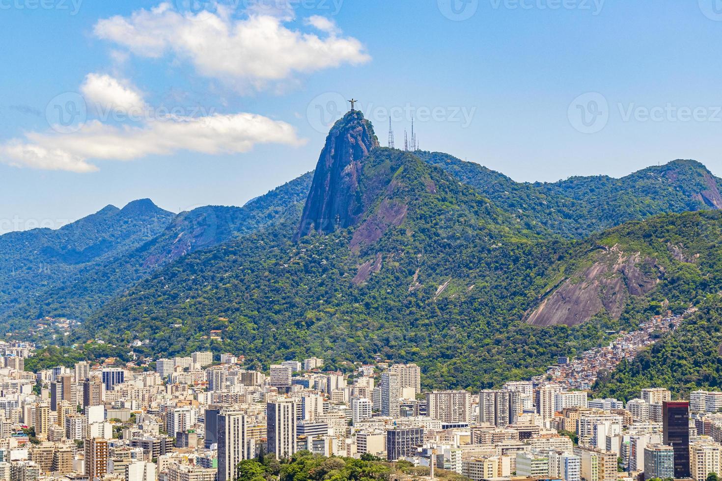 cristo redentor på Corcovadoberget Rio de Janeiro Brasilien. foto