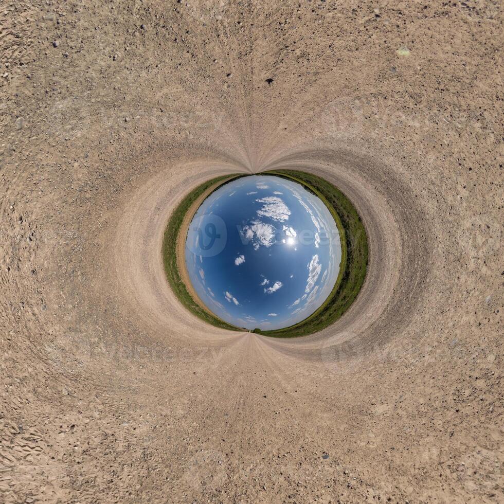 blå hål sfär liten planet inuti sand runda ram bakgrund foto