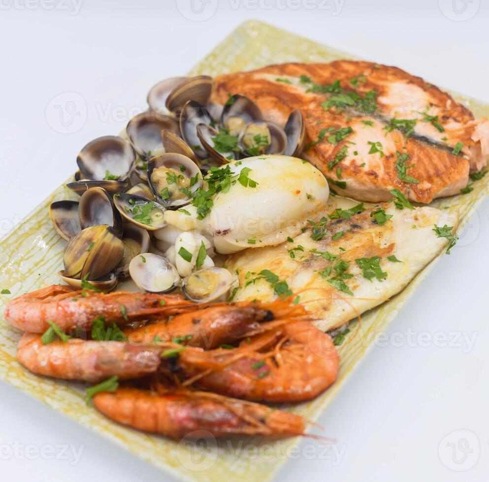 grillad skaldjur i en medelhavs restaurang foto