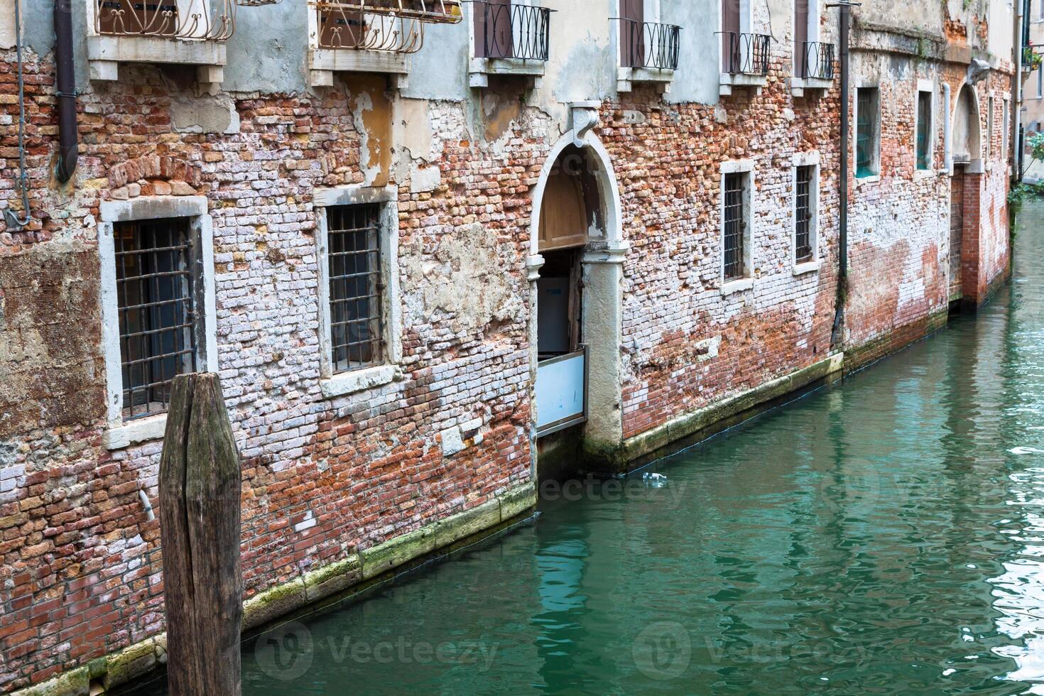 skön se på de Venedig stad i Italien med kanal foto