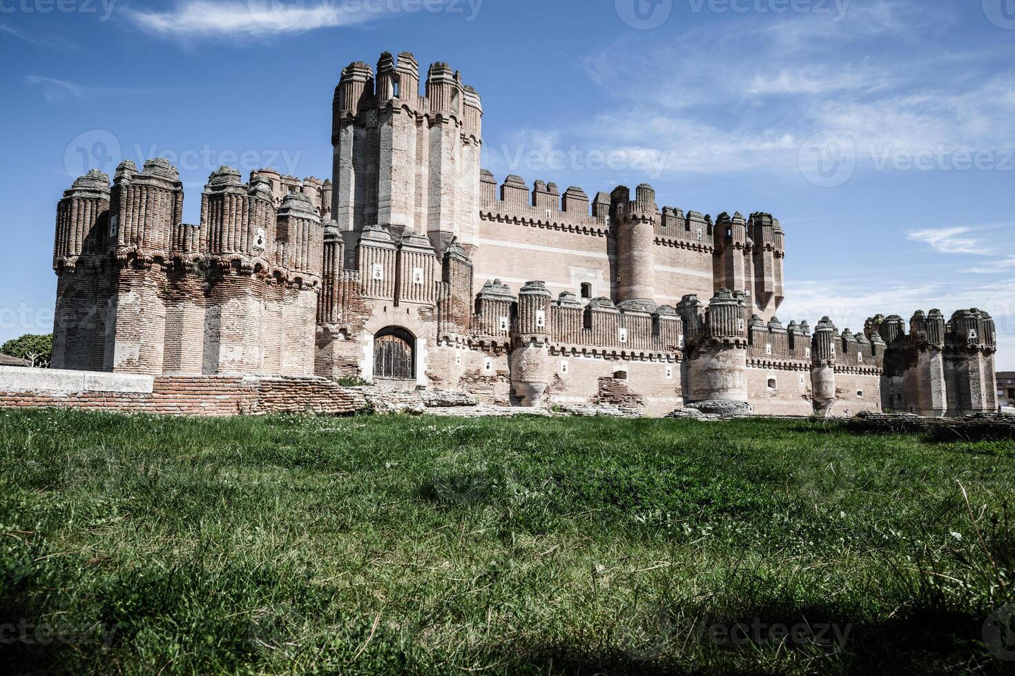 coca slott castillo de coca är en befästning konstruerad i de 15:e århundrade och är belägen i coca, i segovia provins, castilla y leon, Spanien foto