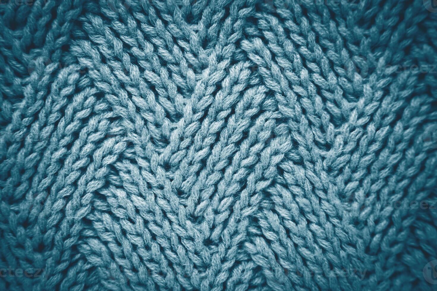 stickat grå blå ull scarf med en diamant mönster. abstrakt bakgrund. närbild. topp se. selektiv fokus. foto