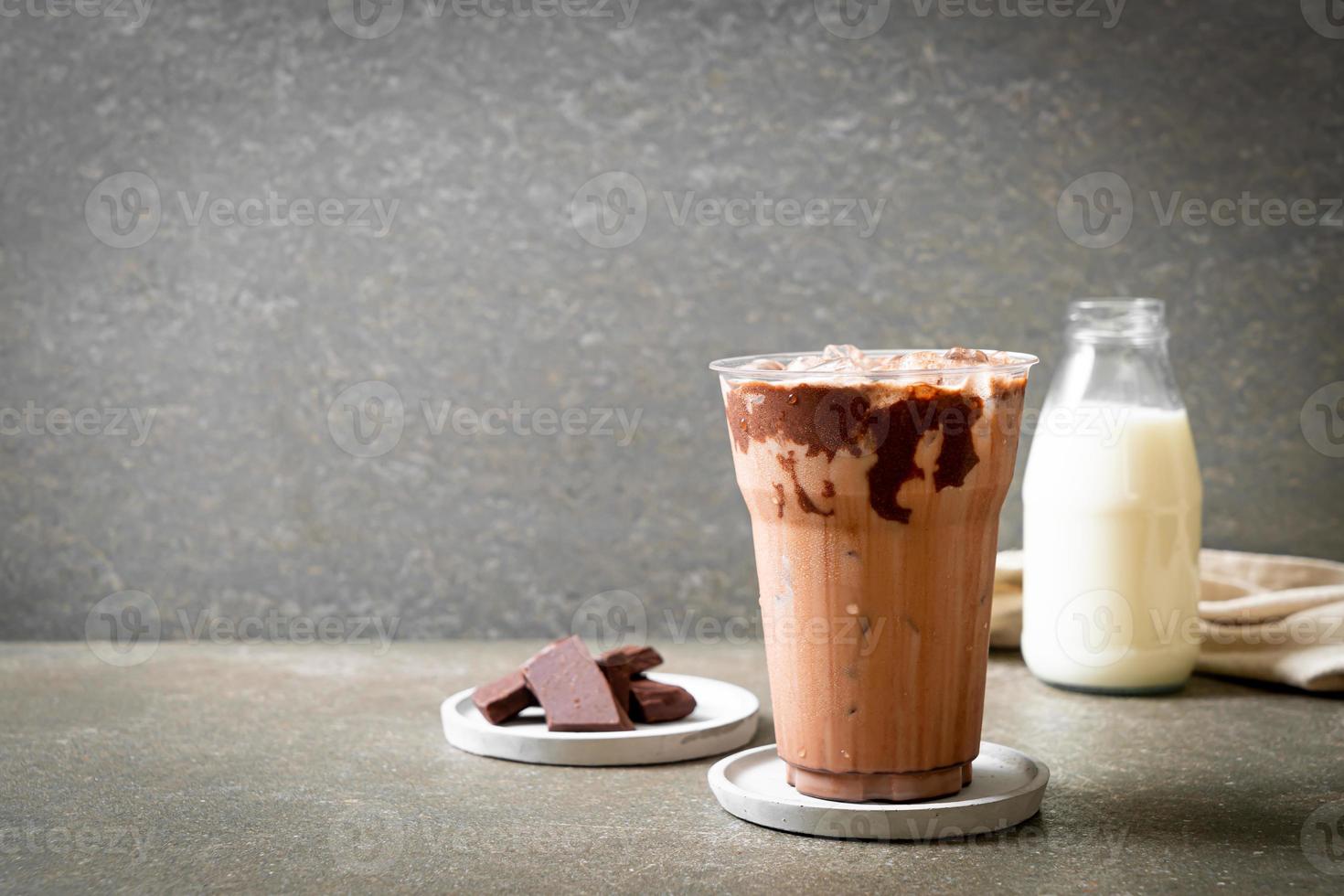 iced chocolate milkshake drink foto