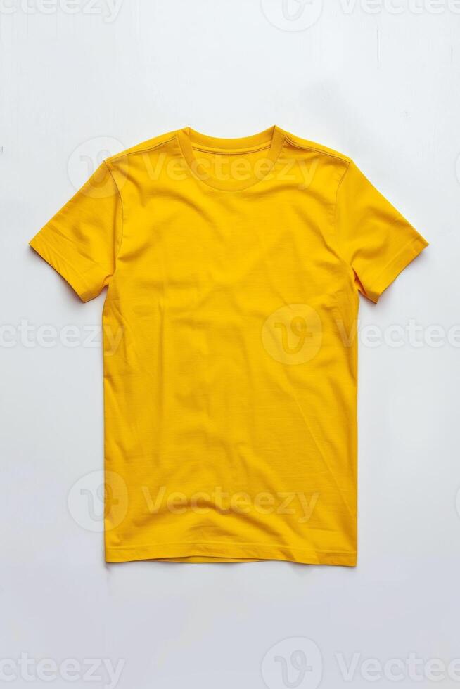 ai genererad gul Färg t-shirt liggande på en vit bakgrund foto