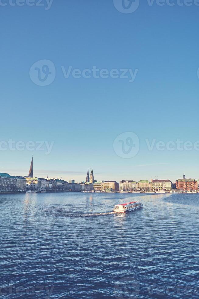 båt på alster i hamburg foto