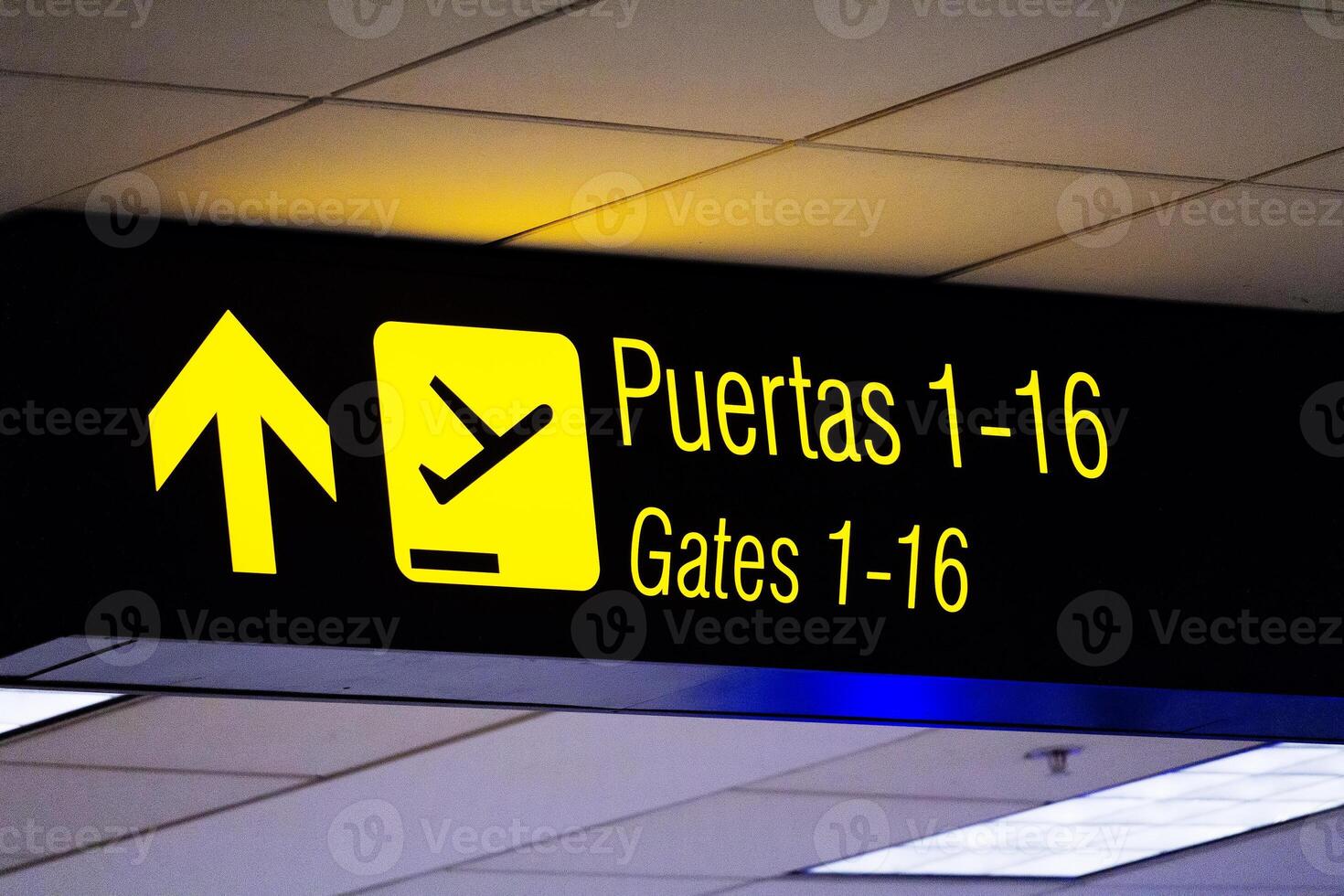 flygplats grindar puertas tecken peru söder Amerika foto