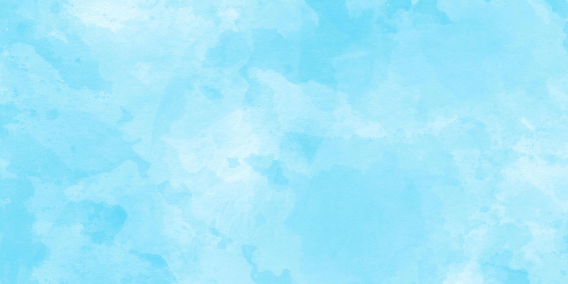 abstrakt pastell Färg vattenfärg målning mjuk texturerad på våt vit papper, mjuk blå vattenfärg stänk stroke textur, levande blå vattenfärg måla med stänk, himmel moln med vattenfärg på blå. foto