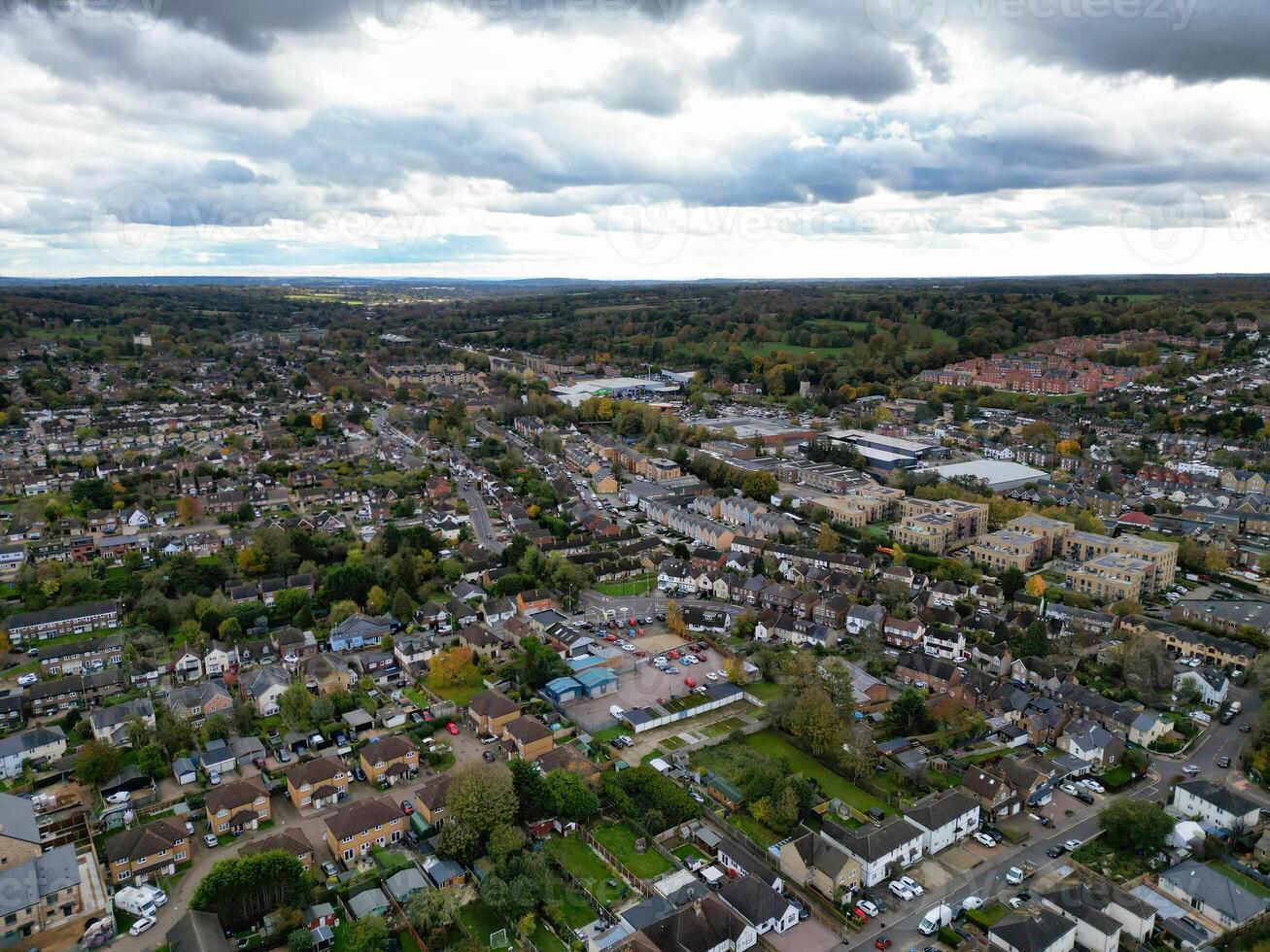 antenn se av bostads- distrikt och verklig egendom hem på hemel hampstead stad av England Storbritannien. november 5:e, 2023 foto