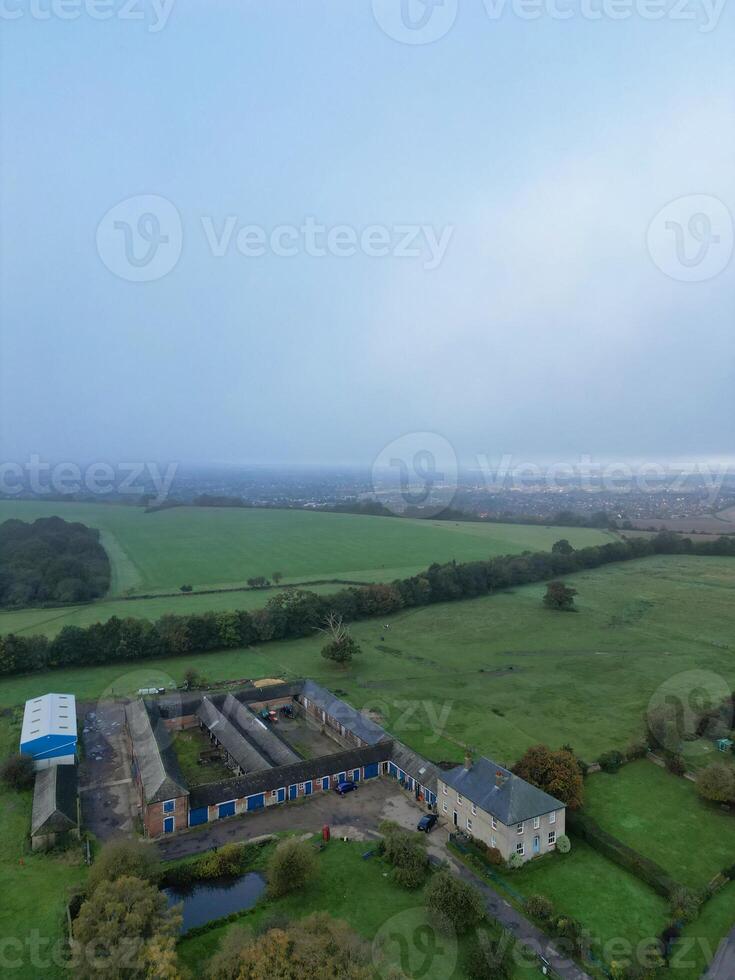 hög vinkel se av brittiskt landsbygden landskap av luton stad av England Storbritannien foto