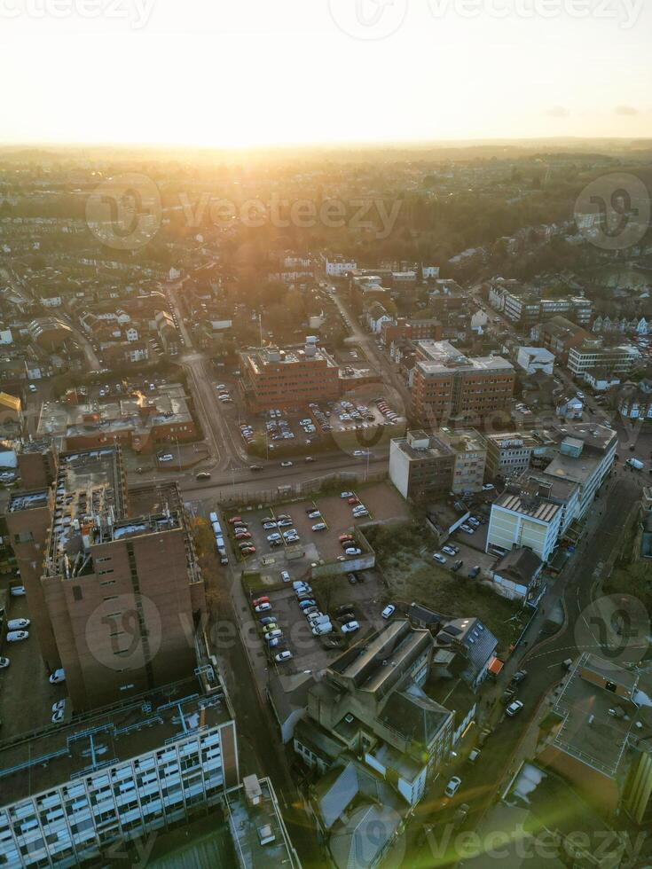 hög vinkel se av byggnader på stad Centrum och stadens centrum av luton, England förenad rike. dec 1:a, 2023 foto