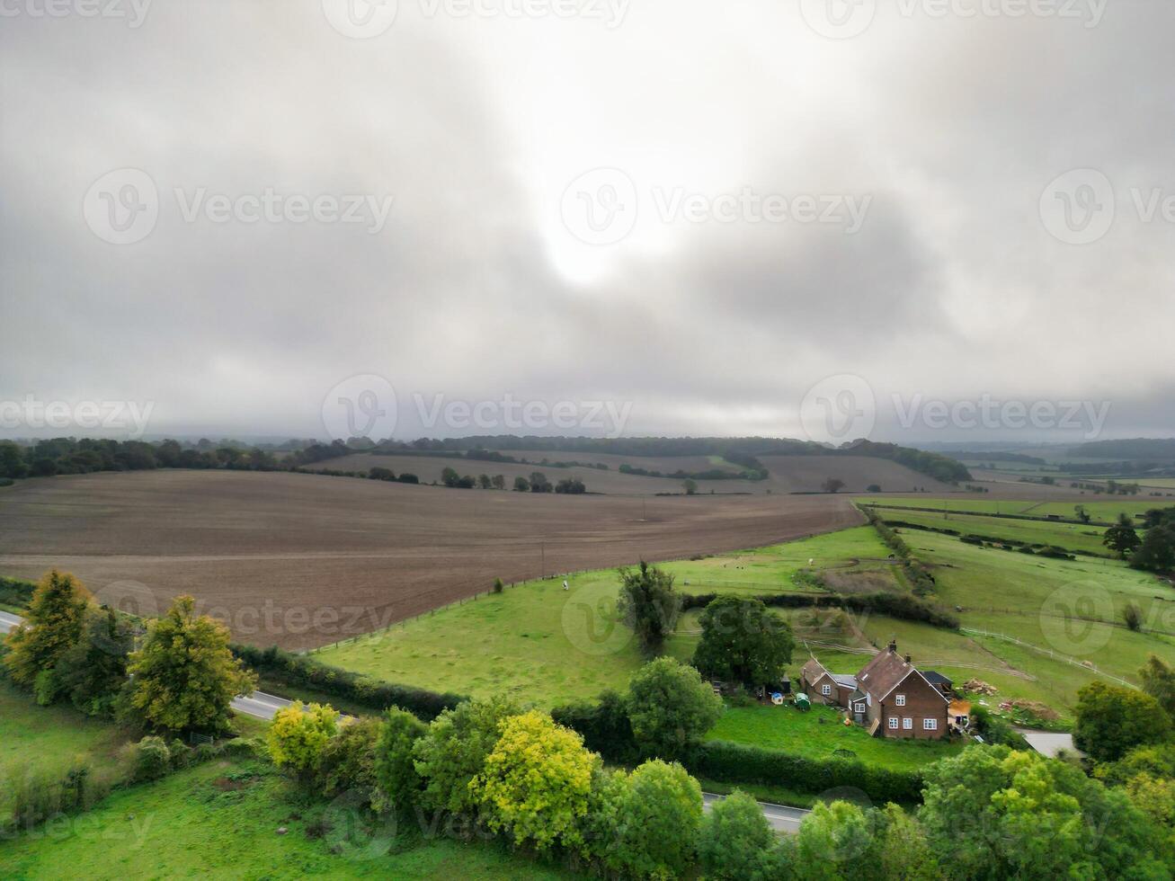 hög vinkel se av brittiskt landsbygden landskap på hitchin stad av England Storbritannien foto