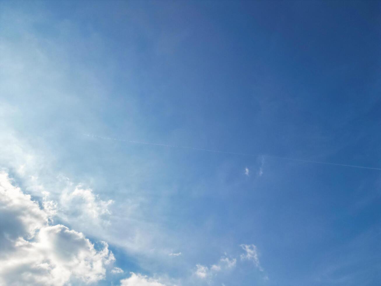 mest skön himmel och moln över England foto