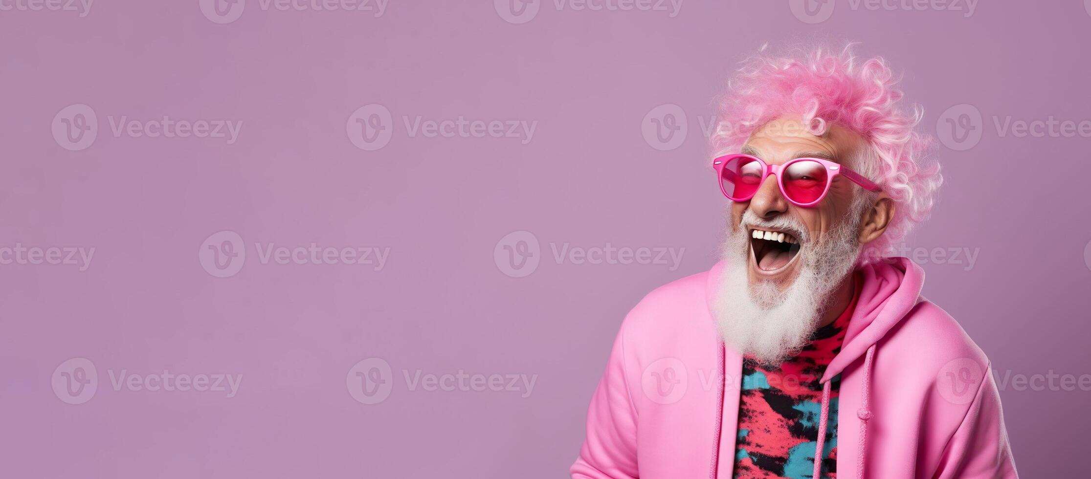 ai genererad Lycklig skrattande rolig man av gammal senior ålder, rosa baner bakgrund med kopia Plats foto