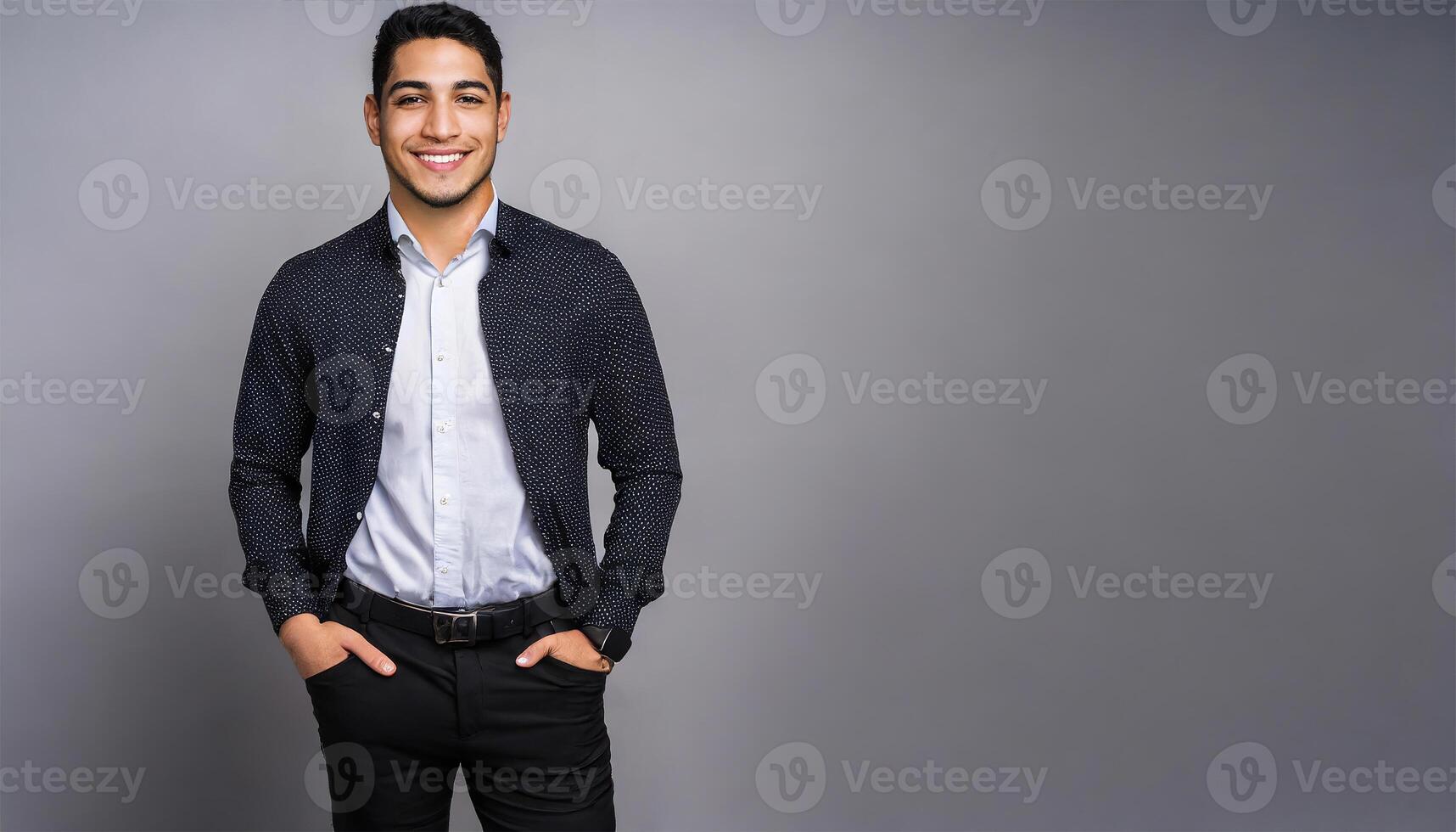 ai genererad porträtt av leende självsäker manlig entreprenör med händer i fickor Framställ på grå bakgrund, en man är stående med hans händer i hans fickor, ser hetero ett huvud foto
