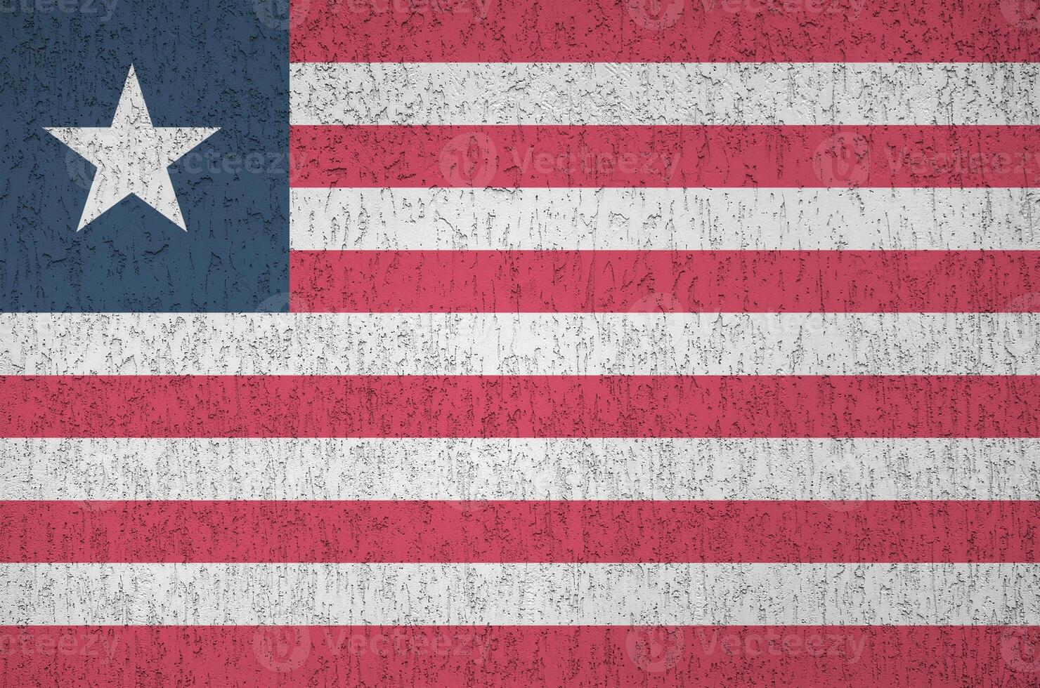 Liberia flagga avbildad i ljus måla färger på gammal lättnad putsning vägg. texturerad baner på grov bakgrund foto