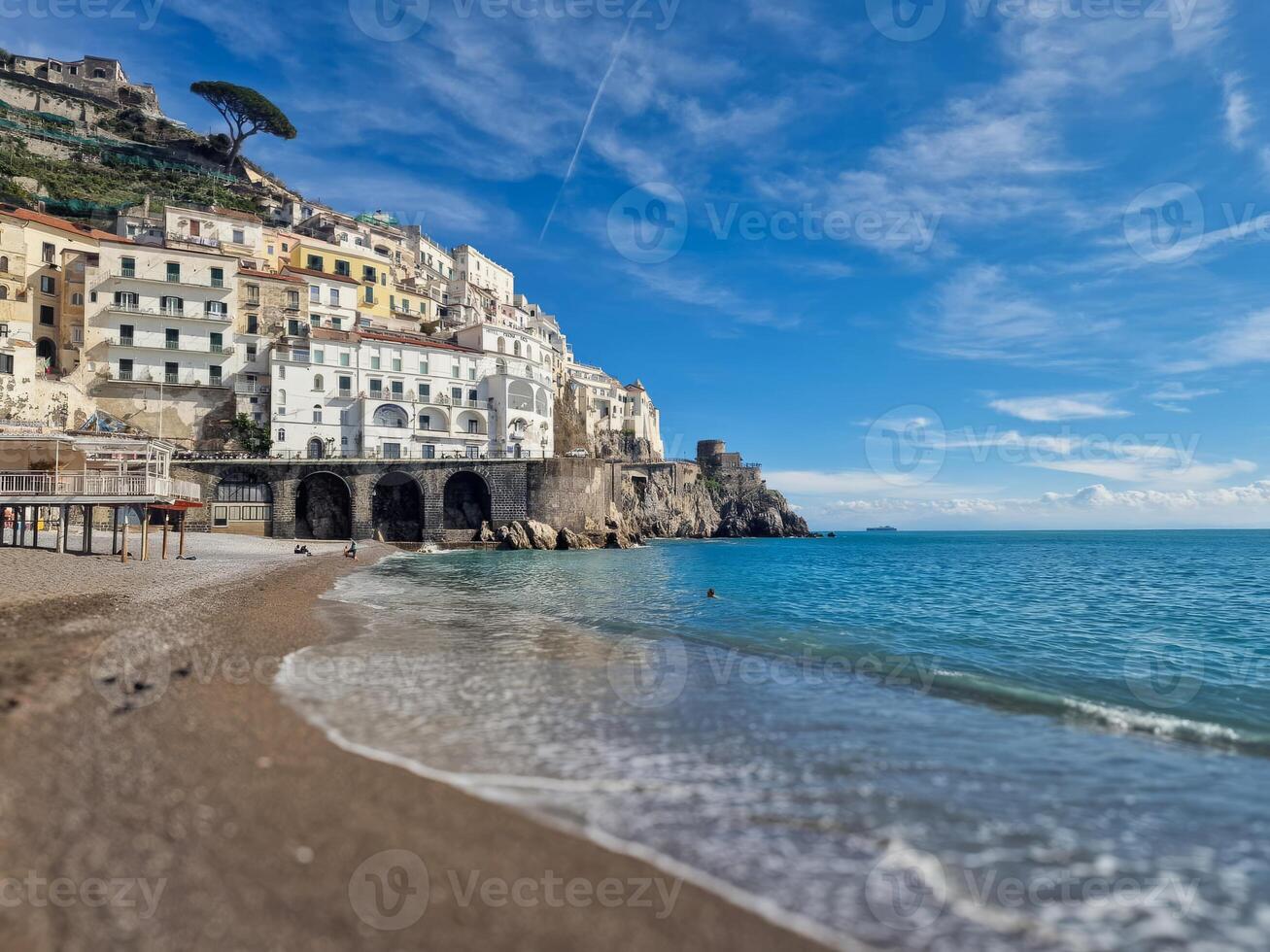 de magnifik amalfi kust i Italien är berömd för dess hisnande kust vyer, charmig byar, och rik kulturell arv. foto