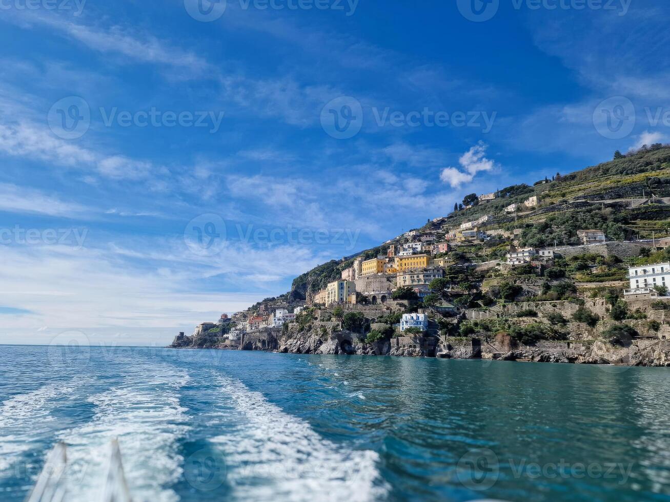 de magnifik amalfi kust i Italien är berömd för dess hisnande kust vyer, charmig byar, och rik kulturell arv. foto