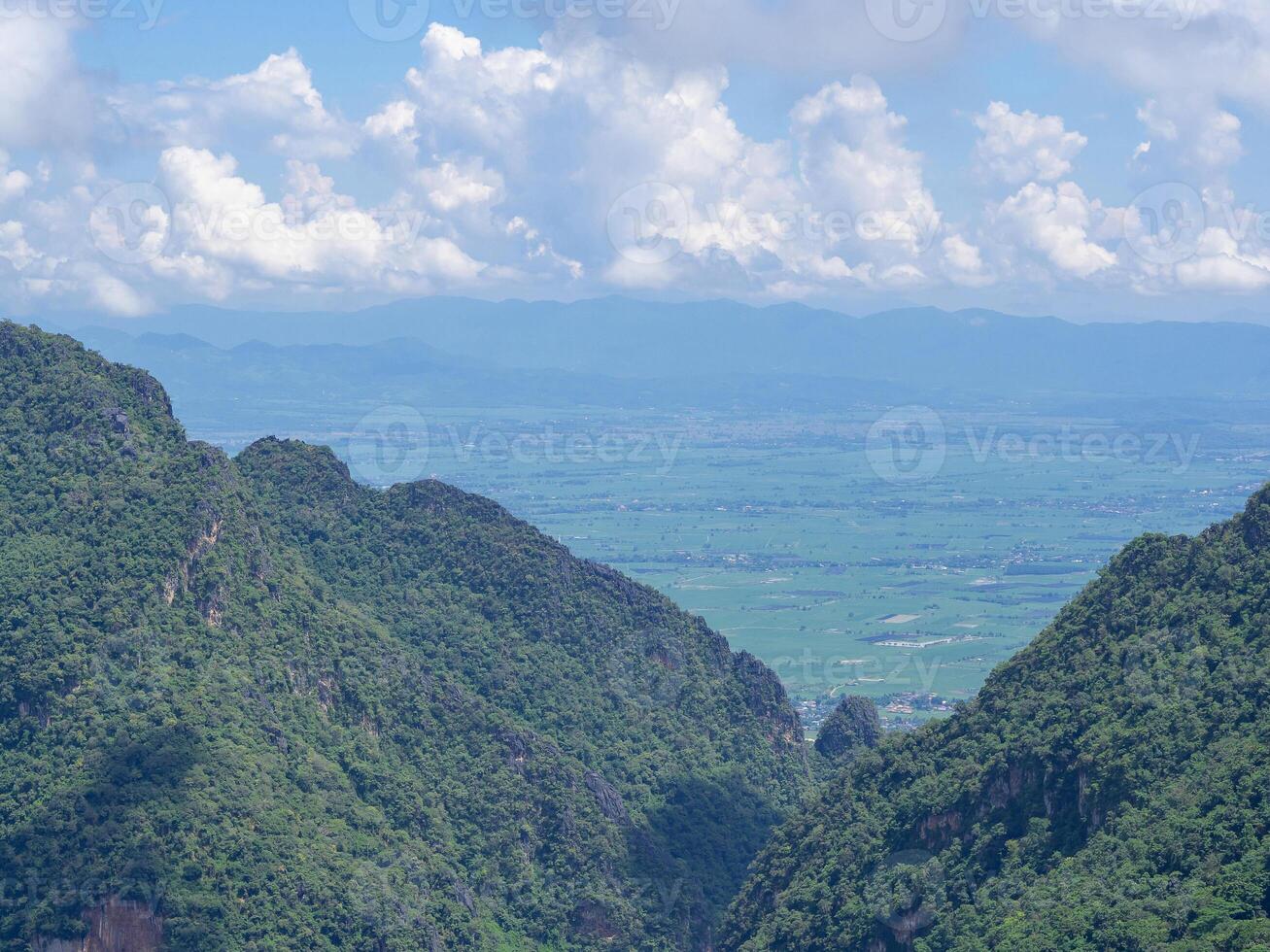 skön naturskön se landskap av bergen i nordlig thailand foto