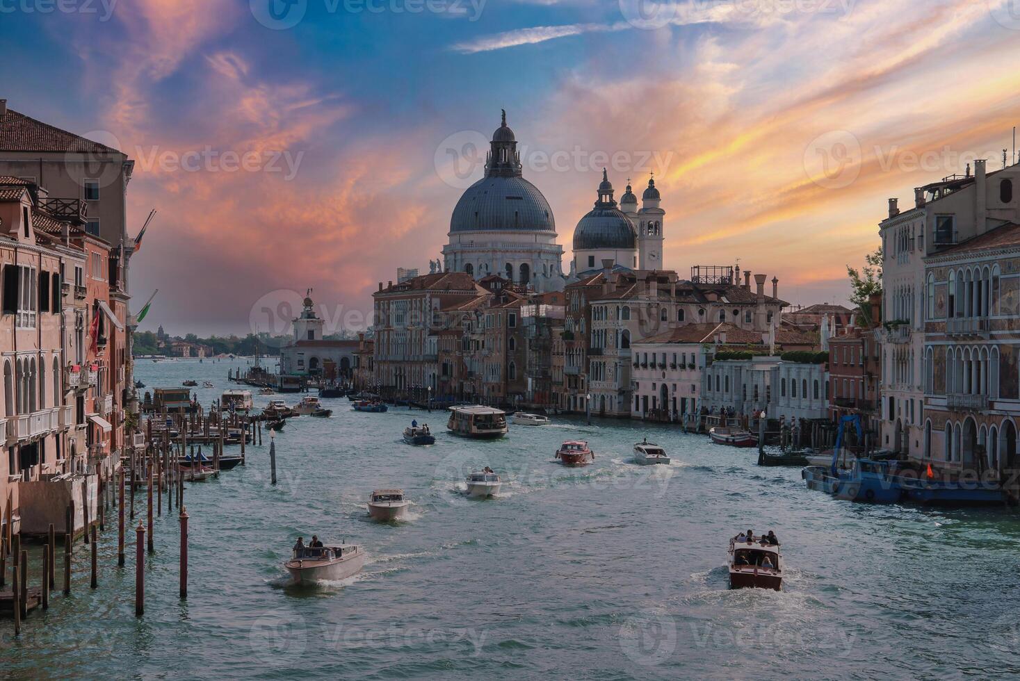 stor kanal Venedig Italien eftermiddag se med renässans och barock arkitektur foto