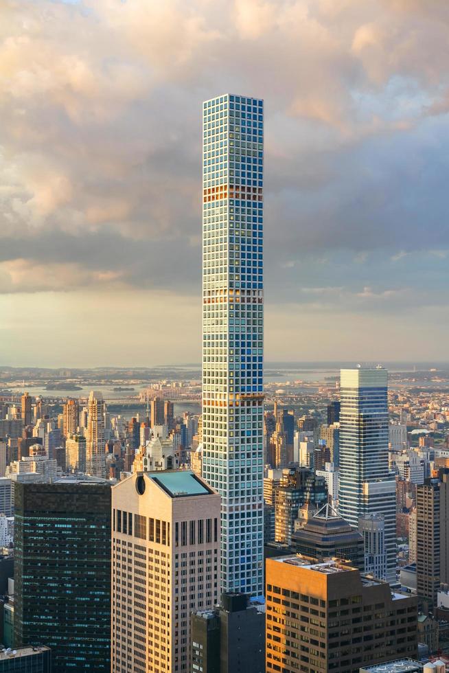new york city, usa - 22 juni 2016. 432 park avenue på new york city, världens högsta bostadshus foto