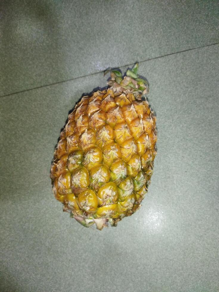ananas är en bra källa av näringsämnen förbi eliminera näringsmässiga brist. fastän den är förvånande till höra handla om vikt kontrollera, ananas hjälper oss tappa bort vikt. ananas innehåller foto