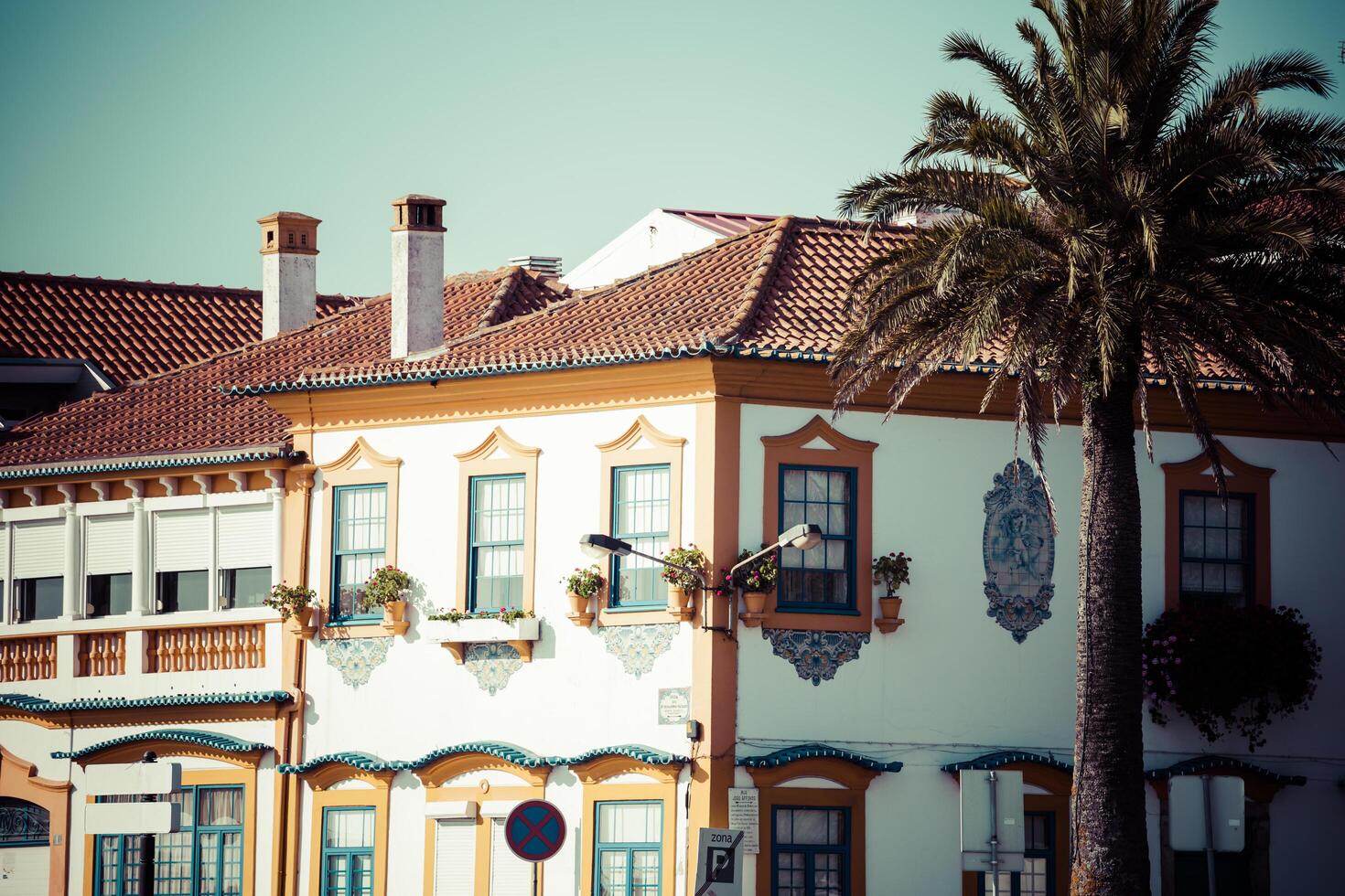 aveiro, portugal. typisk byggnadsvy. foto