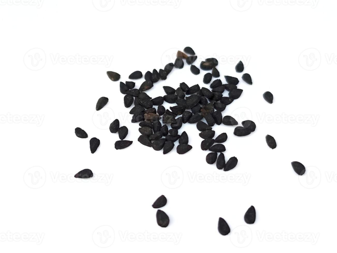 svart kummin frön lugg isolerat på vit bakgrund foto
