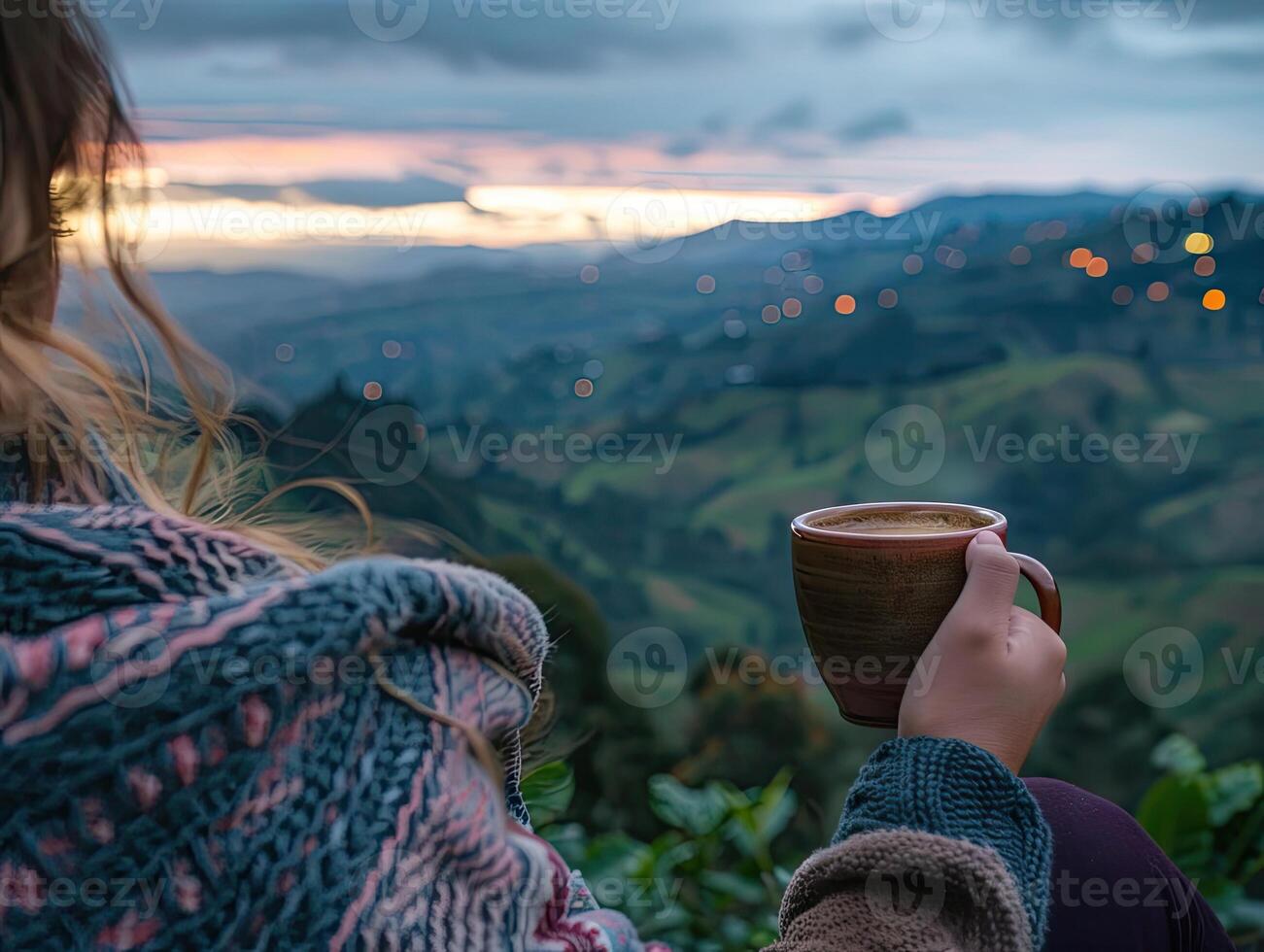 ai genererad njut av en kopp av kaffe medan utsikt en kaffe plantage foto